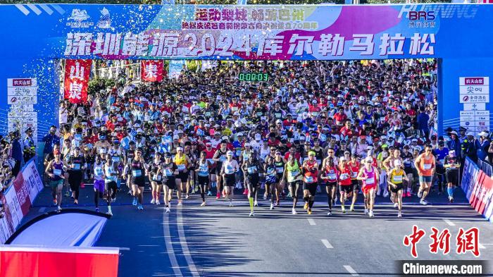 2024新疆库尔勒马拉松：近万名选手汇聚梨城地标