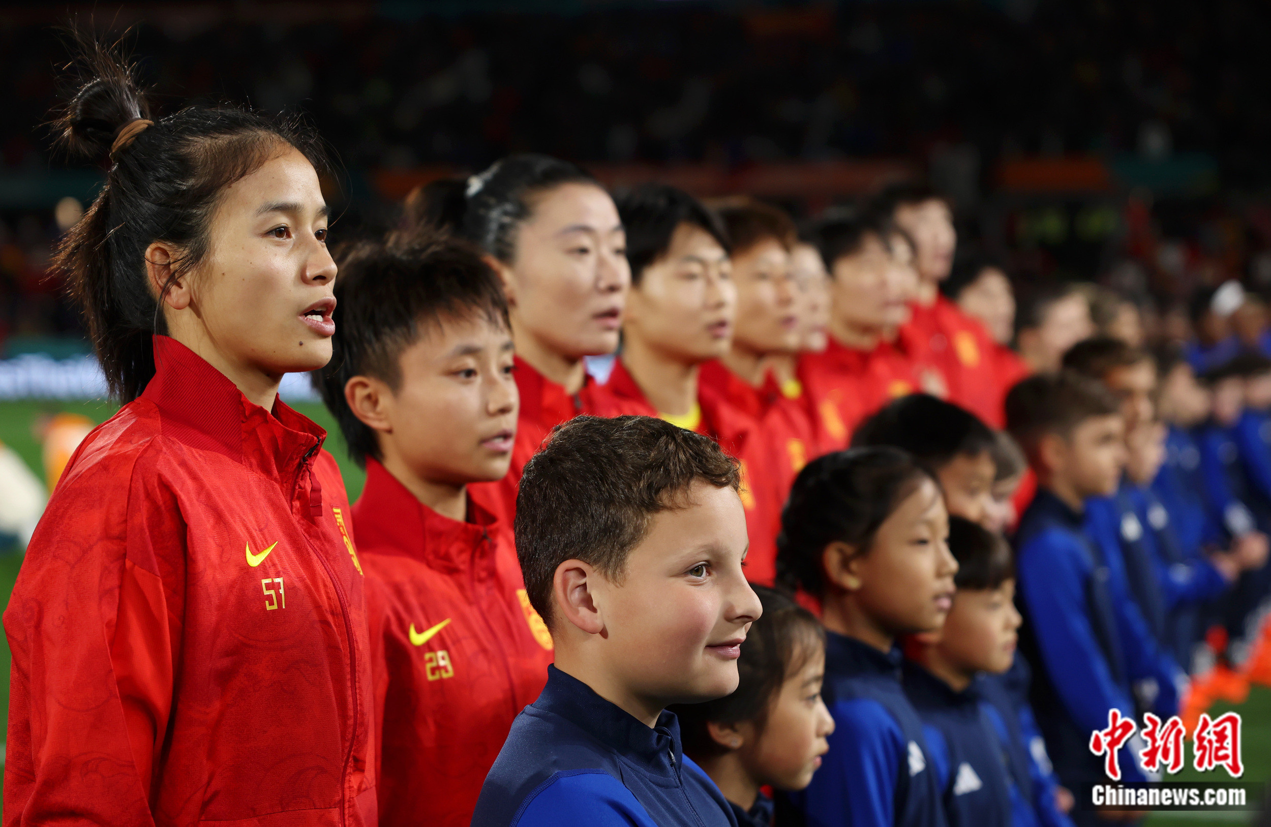 世界杯女子足球小组赛十人作战上演绝地反击: