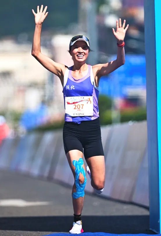 姚妙逆袭夺UTMB-OCC组冠军 成为亚洲三冠王