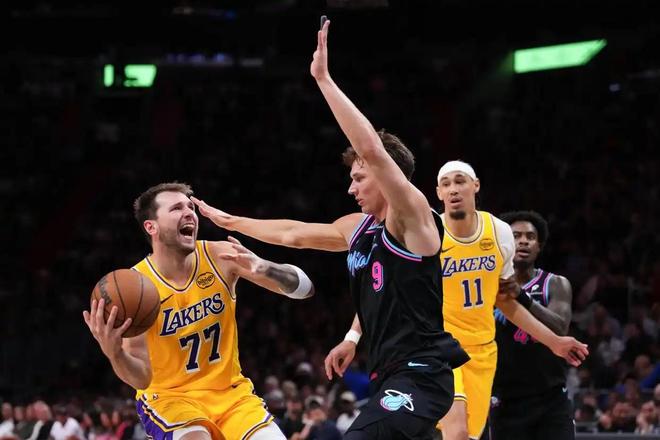 斯玛特正负值领跑全队 湖人8连胜背后防守核心立