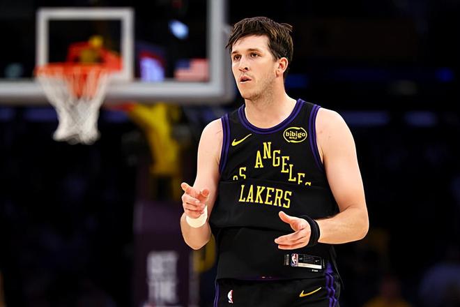 湖人逆转森林狼，里夫斯三双助球队登顶西部第