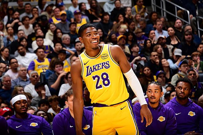 湖人逆转火箭终结连败 八村塁低迷暴露战术隐患