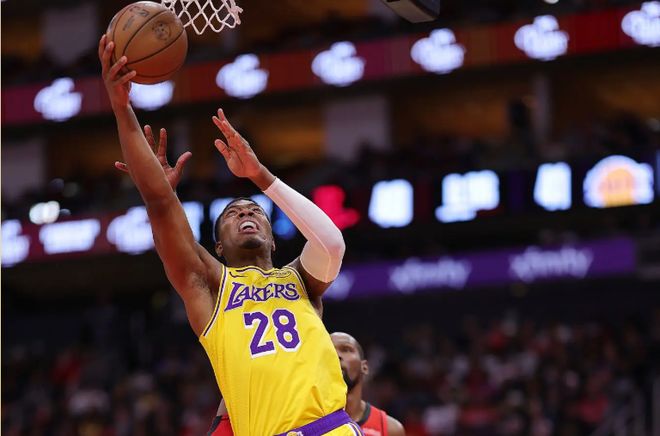 湖人逆转火箭终结连败 八村塁低迷暴露战术隐患