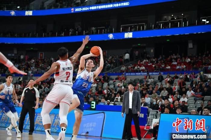 被篮球耽误的超模再度出发：从常规赛最佳到再