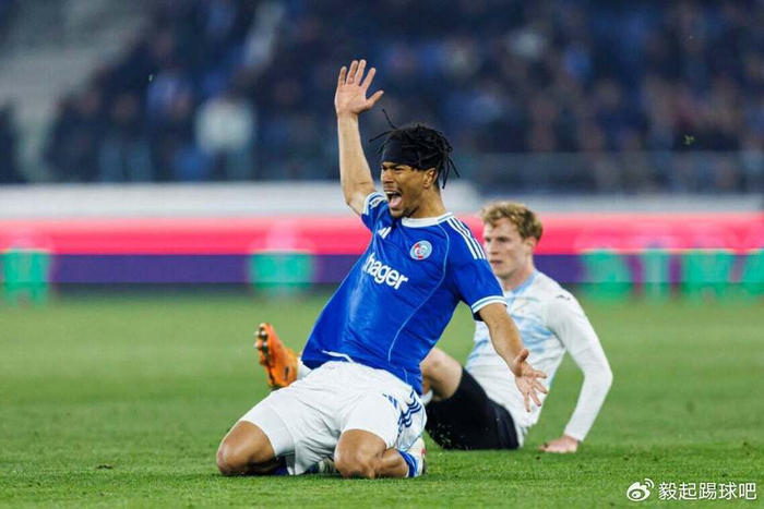 马克西·奥耶德莱斯特拉斯堡首秀破门 老队友力