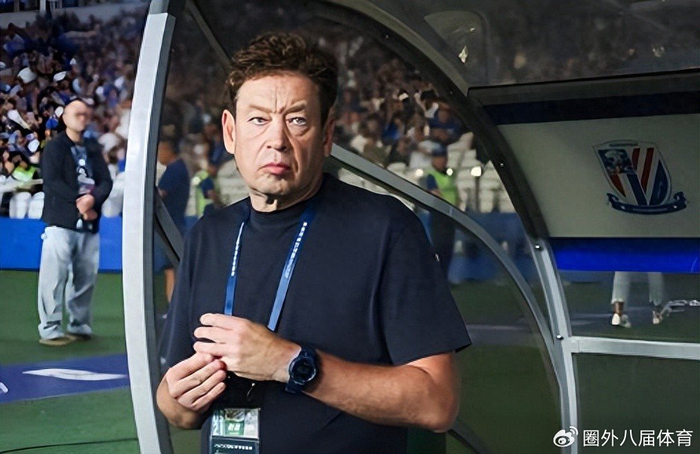 斯卢茨基带队不败申花球迷期待争冠 范志毅挖角