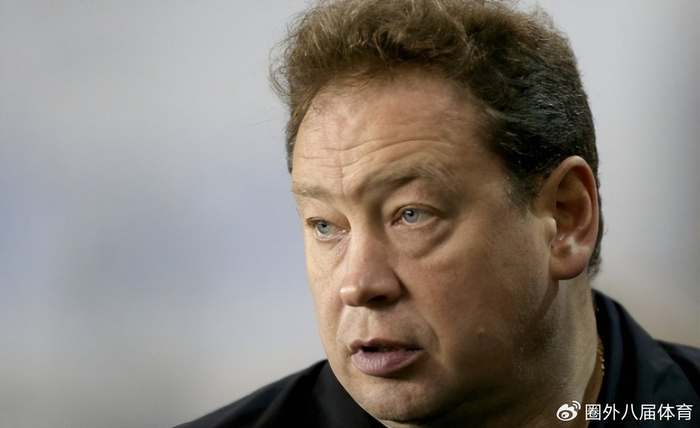 斯卢茨基带队不败申花球迷期待争冠 范志毅挖角